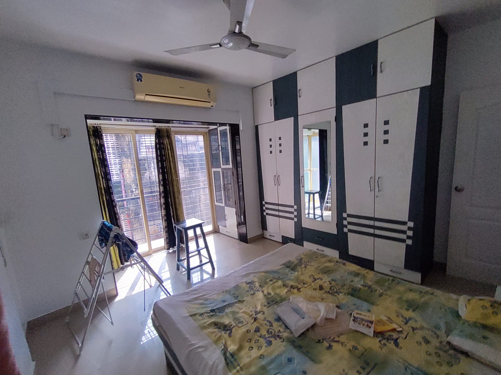 2 BHK + Pooja Room,Servant Room,Study Room,Extra Room Apartment For Sale in Veena Santoor