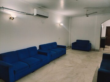 Bedroom in 4 BHK Builder Floor at DLF Atria, Dlf Phase ii – for Rent