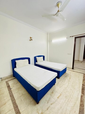 Bedroom in 4 BHK Builder Floor at DLF Atria, Dlf Phase ii – for Rent