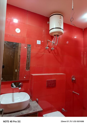Bathroom in 4 BHK Builder Floor at Ardee City, Sector 52 – for Rent