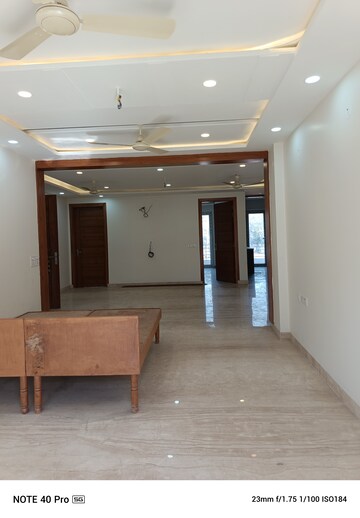 Room in 4 BHK Builder Floor at Ardee City, Sector 52 – for Rent