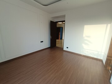 Room in 4 BHK Apartment at Sector 63 – for Rent