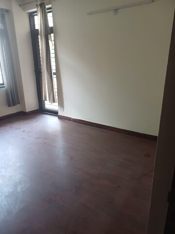 Room in 3 BHK Apartment at HIG Apartments, Omicron I Greater Noida – for Rent