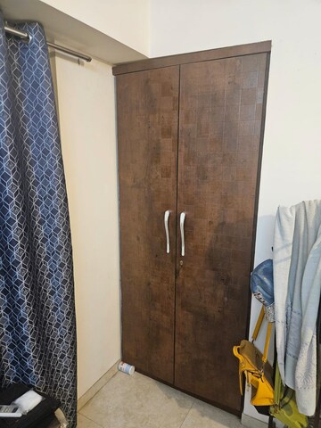 Furnished Amenities in 2 BHK Apartment at Lodha Amara, Kolshet Road – for Rent