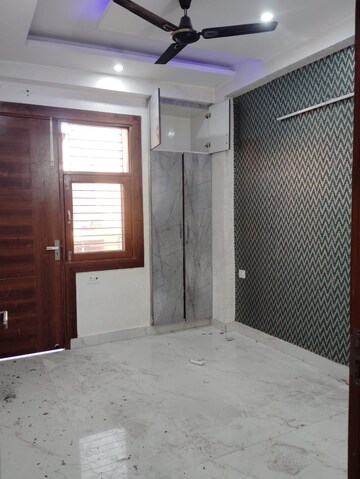 Room in 2 BHK Builder Floor at Vasundhara Sector 5 – for Sale