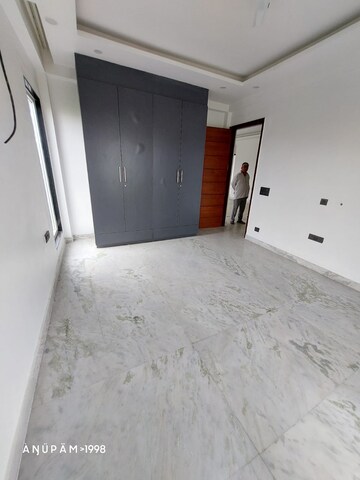 Room in 3 BHK Builder Floor at Paschim Vihar – for Sale