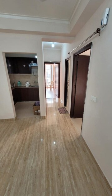 Room in 2 BHK Apartment at Amrapali Golf Homes, Sector 4, Greater Noida – for Rent