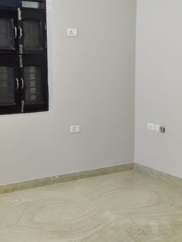 Room in 3 BHK Builder Floor at Uppal Southend, Sector 49 – for Rent