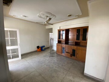 Room in 2 BHK Apartment at Ansal Sushant Estate, Sector 52 – for Rent
