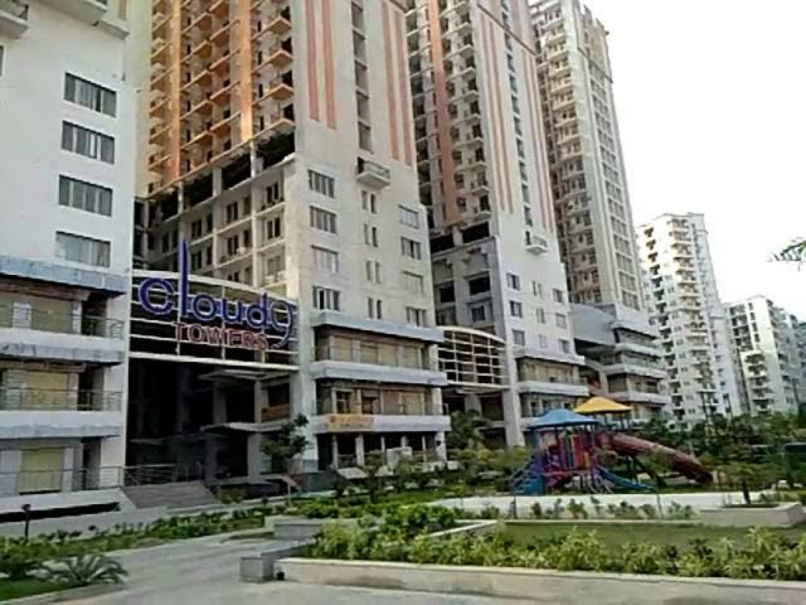 4 BHK + Servant Room,Extra Room Apartment For Sale in Sector 1 Vaishali