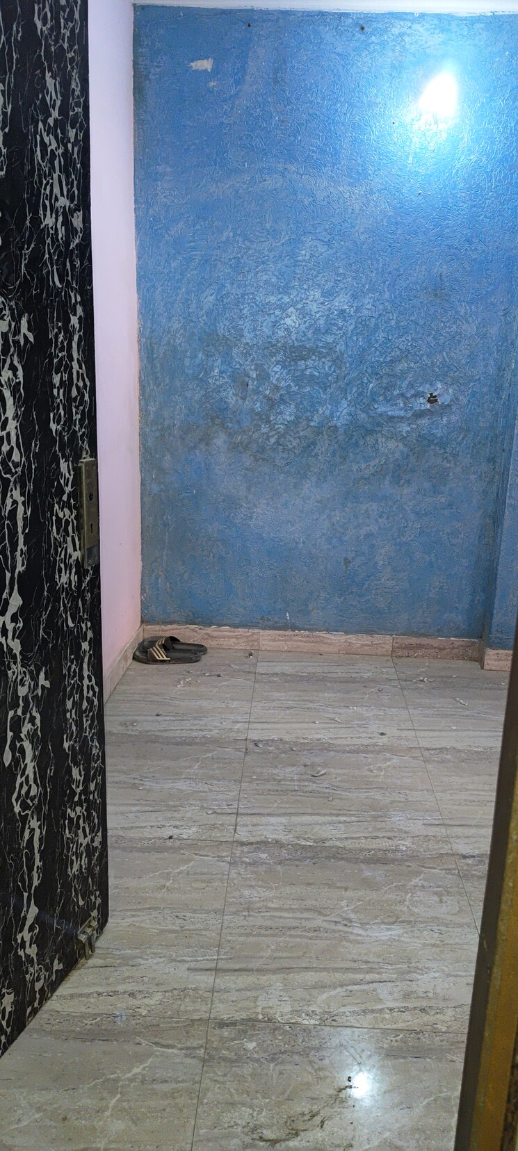 Room, laxmi nagar 1 Bedroom 50 Sq.Yd. Builder Floor In Laxmi Nagar Delhi 7958881