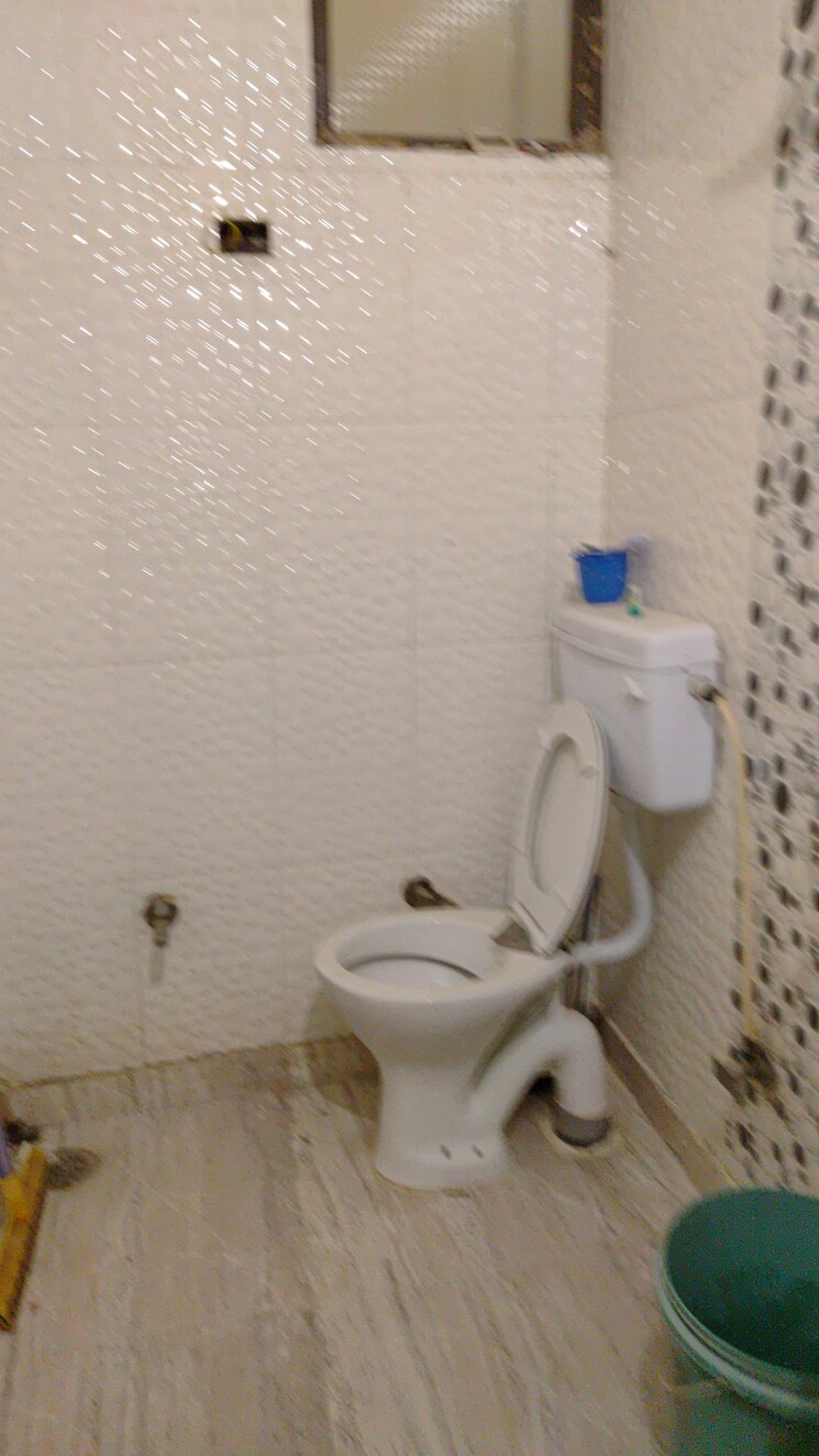 Bathroom, laxmi nagar 1 Bedroom 50 Sq.Yd. Builder Floor In Laxmi Nagar Delhi 7958881