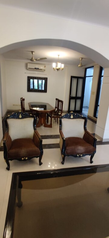 Living Room in 4 BHK Villa at Sushant Lok 3, Sector 57 – for Rent