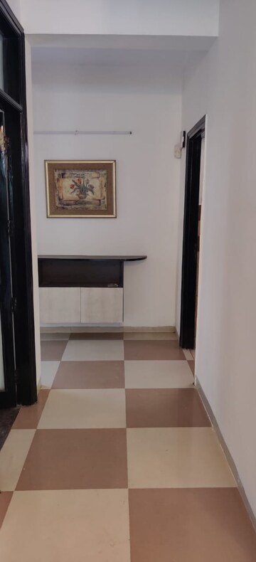 Furnished Amenities in 4 BHK Villa at Sushant Lok 3, Sector 57 – for Rent