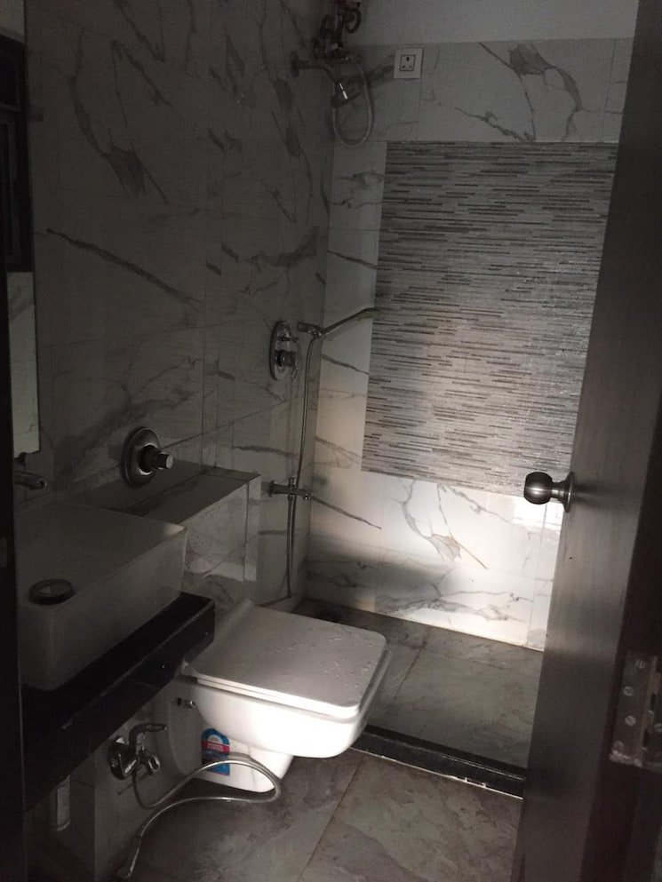 Bathroom, hubtown-hillcrest 3 Bedroom 1500 Sq.Ft. Apartment In Andheri East Mumbai 7958903