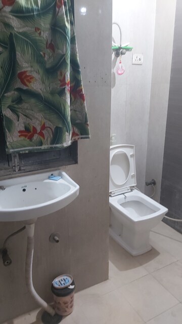 Bathroom in 2.5 BHK Builder Floor at Mayur Vihar Phase 1 – for Rent