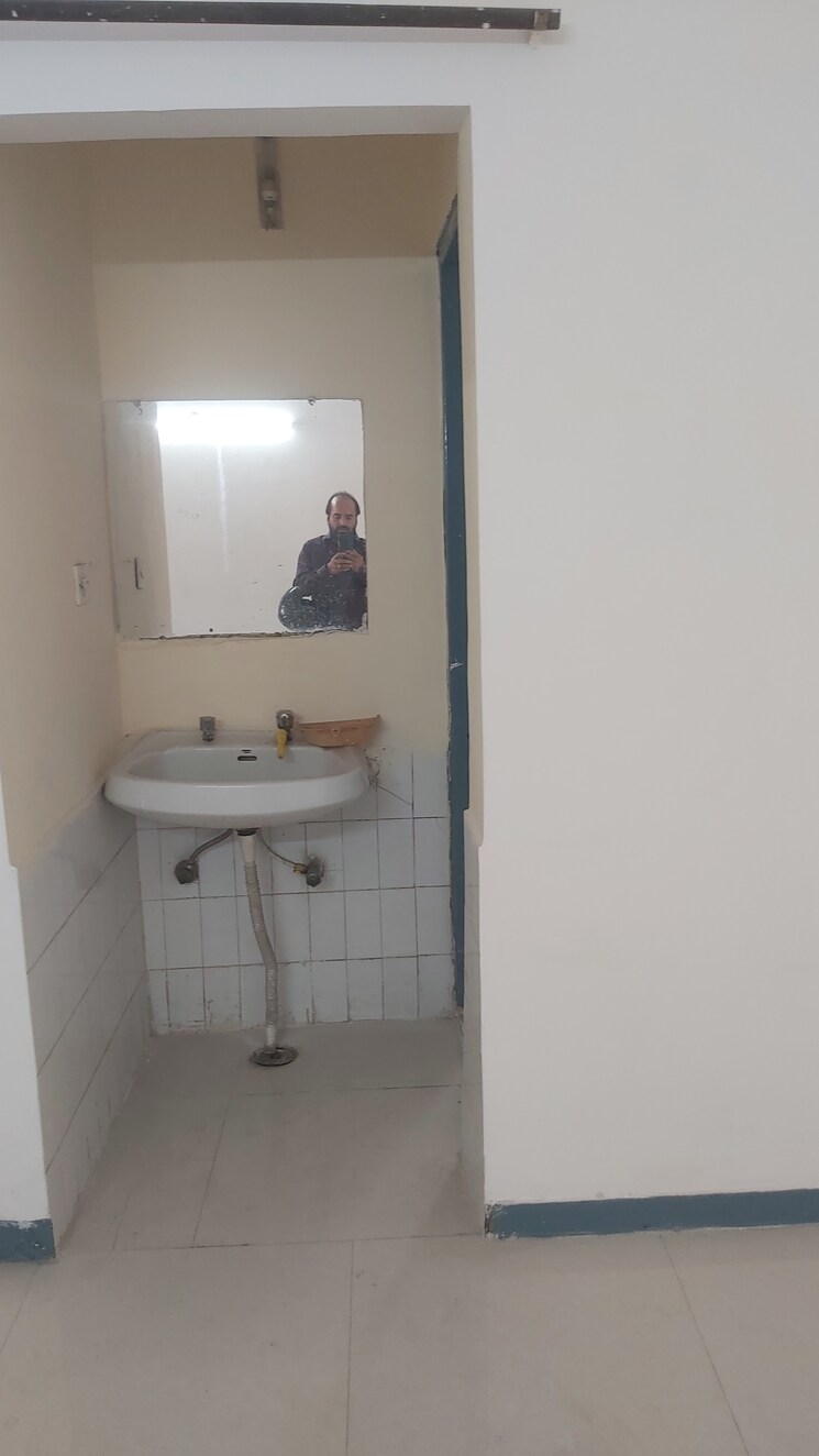 Room, mayur vihar 1 2.5 Bedroom 850 Sq.Ft. Apartment In Mayur Vihar 1 Delhi 7958966