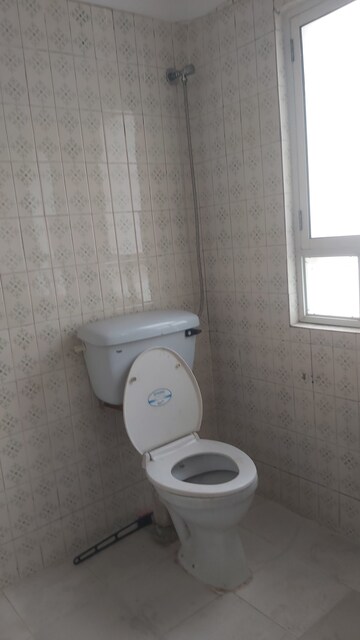 Bathroom in 2.5 BHK Apartment at Mayur Vihar 1 – for Sale