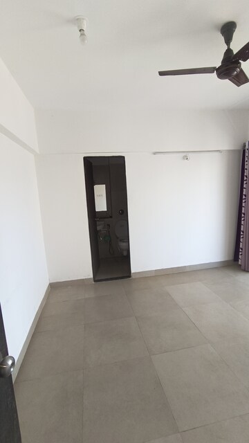 Room in 1 BHK Apartment at Conwood Astoria, Goregaon East – for Rent