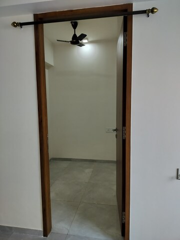 Room in 1.5 BHK Apartment at Earth Vintage, Dadar West – for Rent