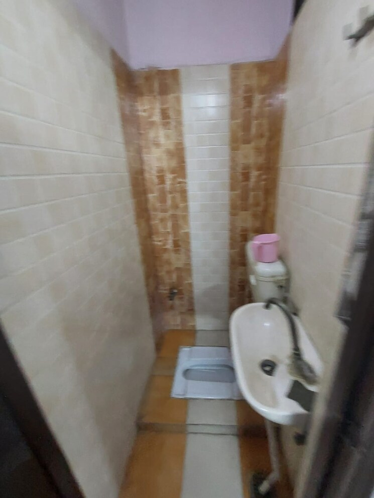 Bathroom, vasundhara sector 5 3 Bedroom 1050 Sq.Ft. Builder Floor In Vasundhara Sector 5 Ghaziabad 7959049