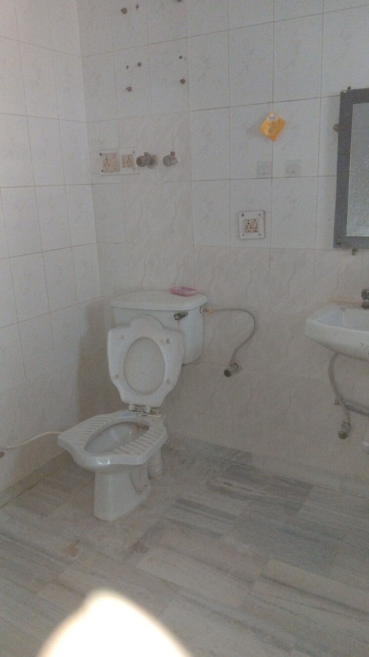 Bathroom, prangan-apartments 3 Bedroom 1600 Sq.Ft. Apartment In Sector 62 Noida 7959076