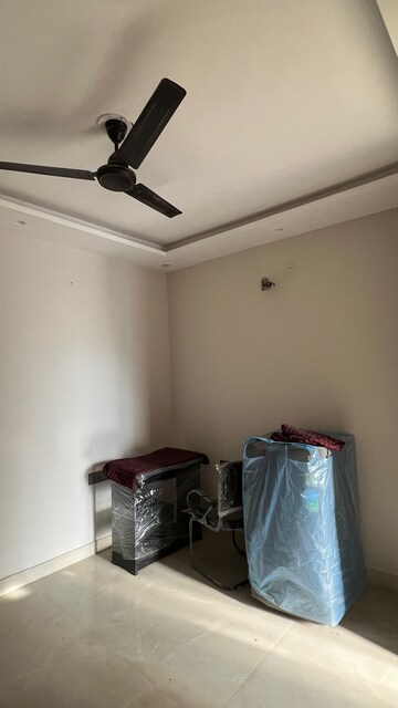 Furnished Amenities in 1 BHK Builder Floor at Janakpuri – for Rent