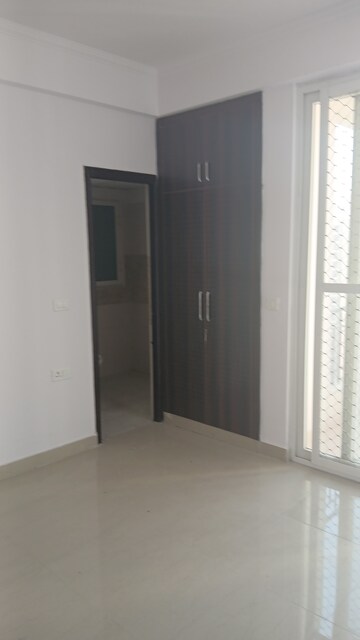 Furnished Amenities in 3 BHK Apartment at Amrapali Golf Homes, Sector 4, Greater Noida – for Rent