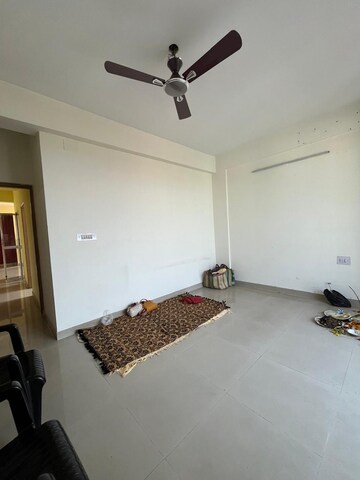 Room in 3.5 BHK Apartment at Team Taurus Wow, Rajarhat New Town – for Rent