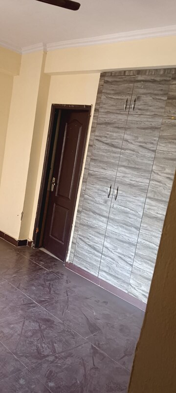 Room in 2 BHK Apartment at Gardenia Golf City, Sector 75 – for Rent