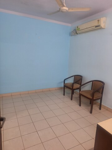 Room in 3 BHK Apartment at Vasant Kunj – for Sale