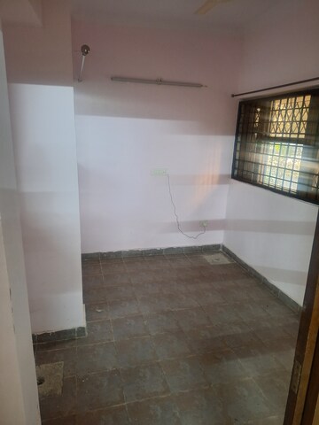 Room in 3 BHK Apartment at Vasant Kunj – for Sale