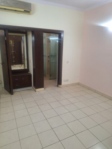 Furnished Amenities in 3 BHK Apartment at Vasant Kunj – for Sale