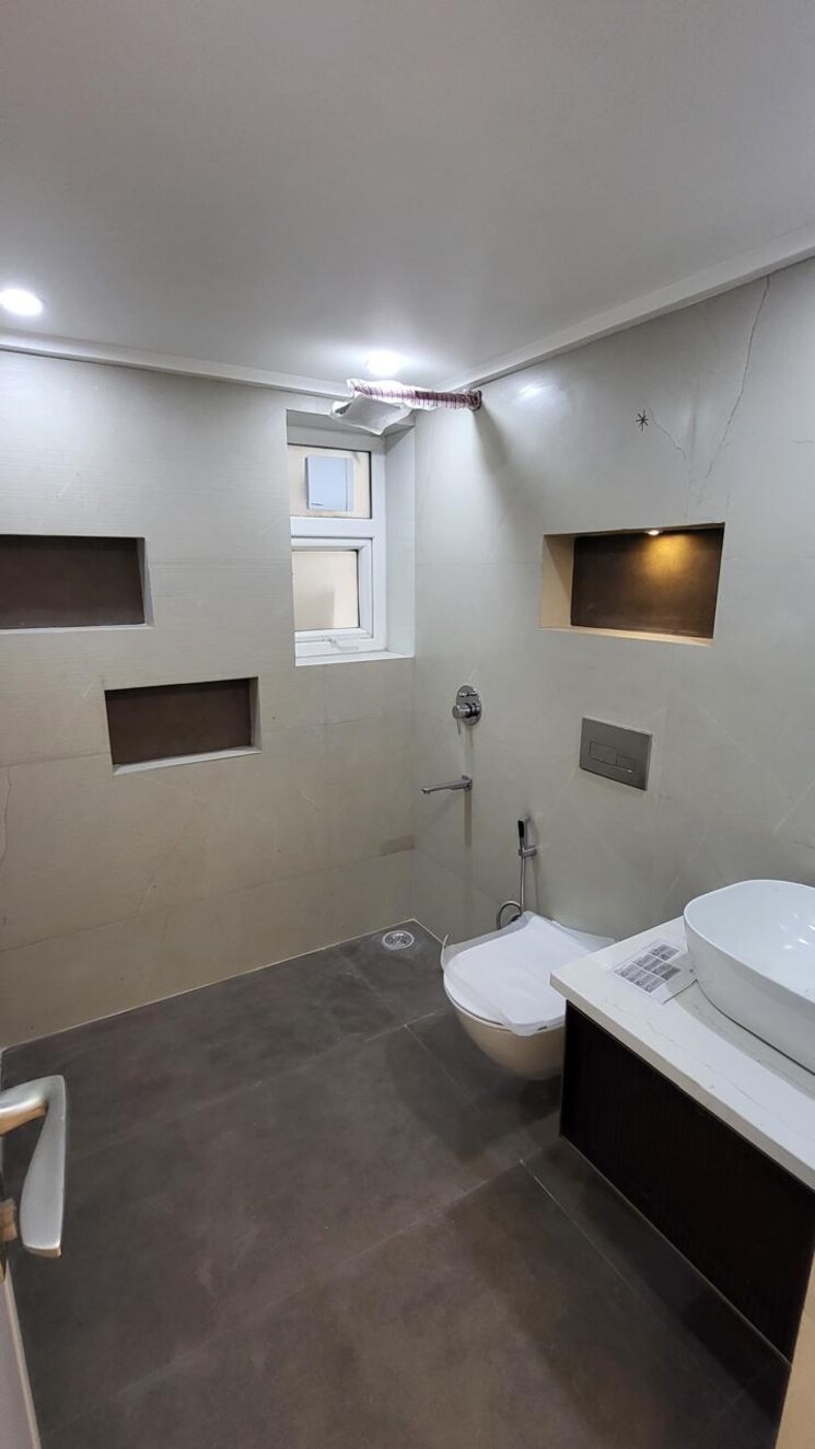 Bathroom, vasant kunj 4 Bedroom 2500 Sq.Ft. Apartment In Vasant Kunj Delhi 7959166