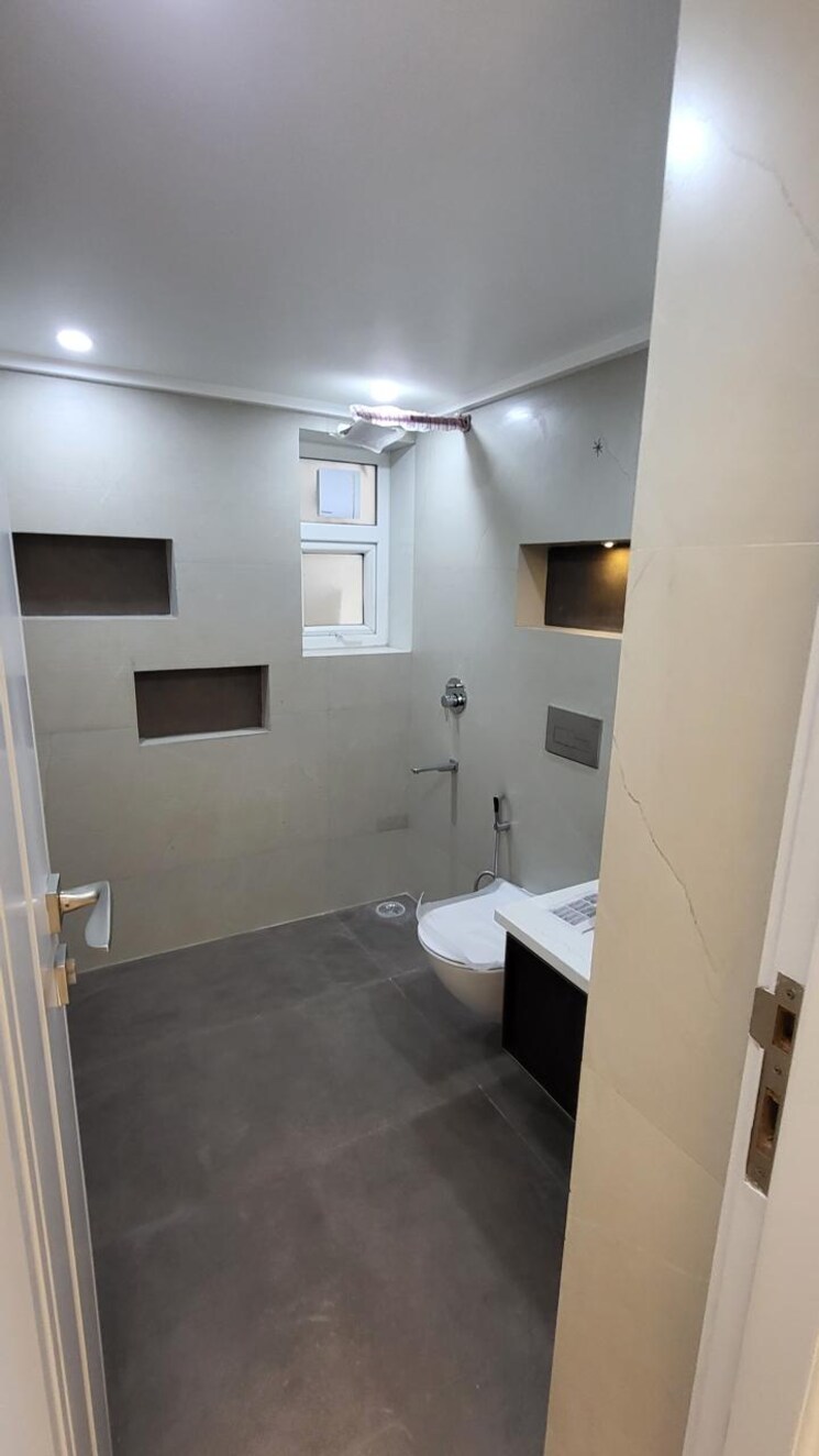 Bathroom, vasant kunj 4 Bedroom 2500 Sq.Ft. Apartment In Vasant Kunj Delhi 7959166