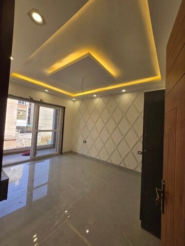 Kitchen in 4 BHK Builder Floor at Sector 41 – for Sale