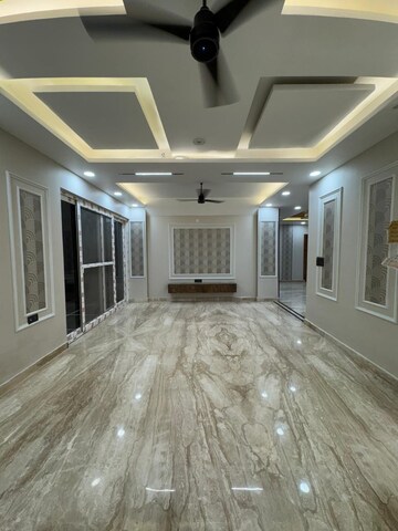 Room in 4 BHK Builder Floor at Sector 42 – for Sale