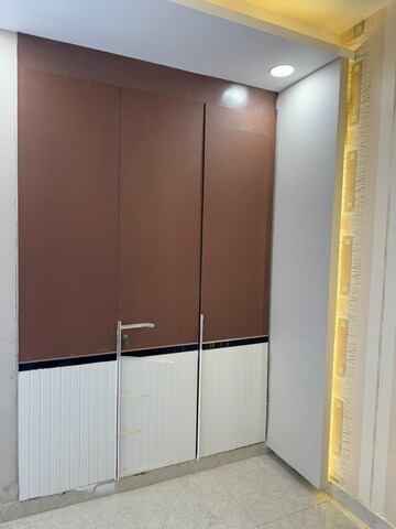 Room in 4 BHK Builder Floor at Sector 42 – for Sale