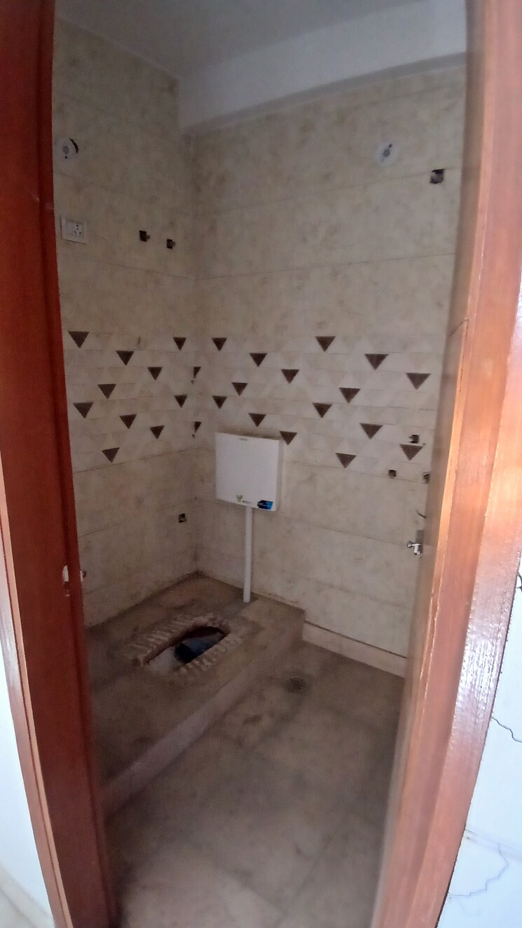 Bathroom, jamia nagar 3 Bedroom 1125 Sq.Ft. Apartment In Jamia Nagar Delhi 7959227