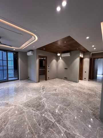 Room in 4 BHK Builder Floor at Aarone Botanica, Neeti Bagh – for Rent