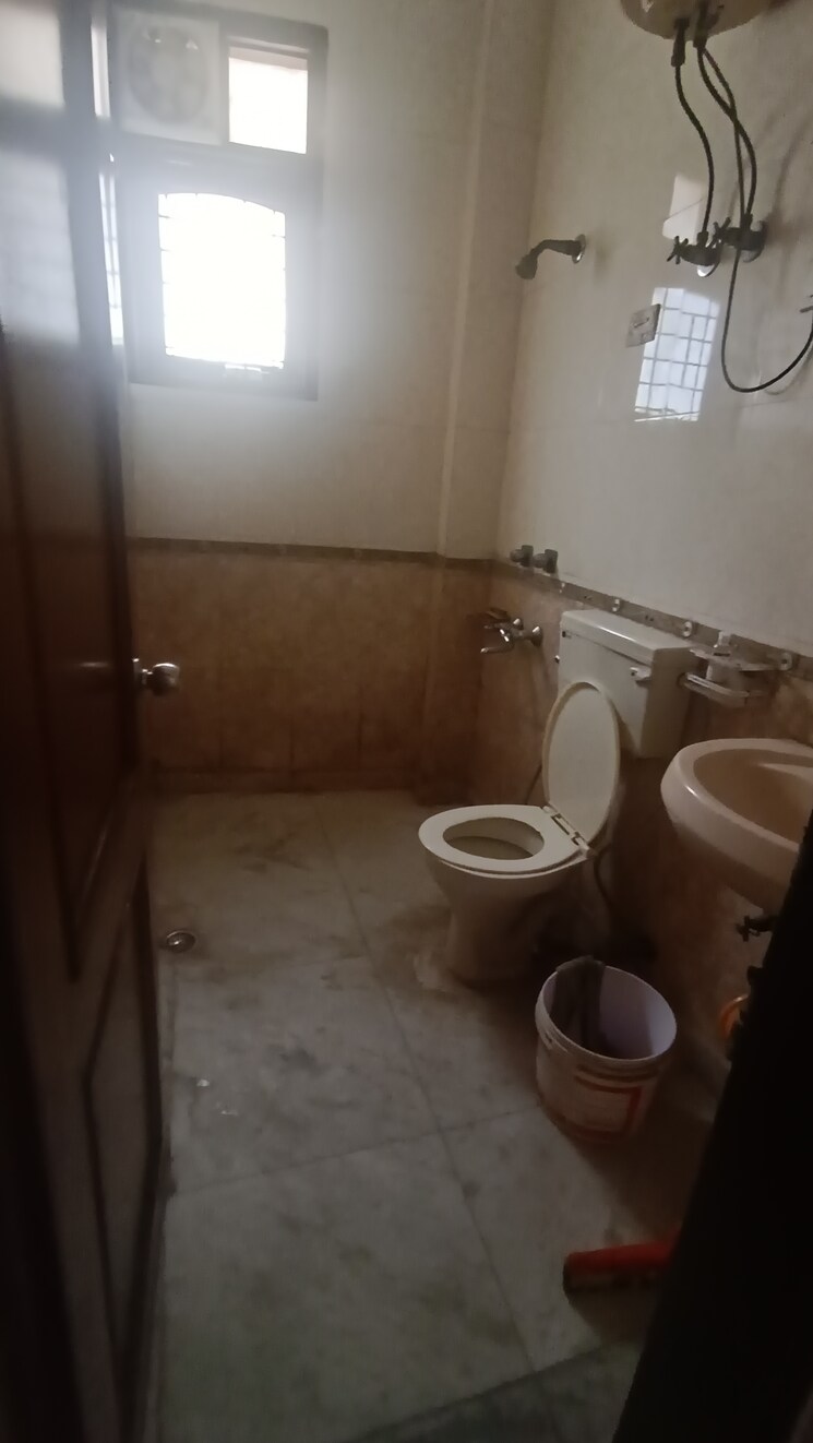 Bathroom, kalkaji 2.5 Bedroom 100 Sq.Ft. Independent House In Kalkaji Delhi 7959384