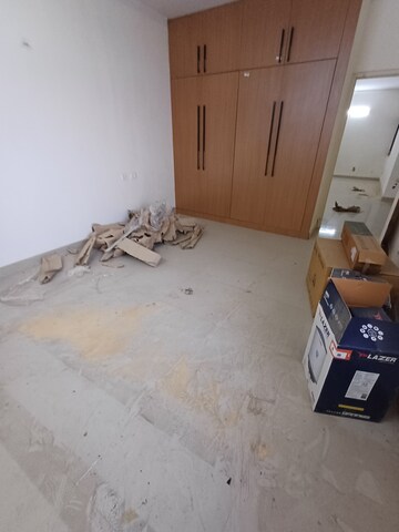 Furnished Amenities in 3 BHK Apartment at Wazirganj – for Rent
