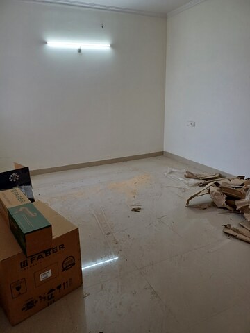 Furnished Amenities in 3 BHK Apartment at Wazirganj – for Rent