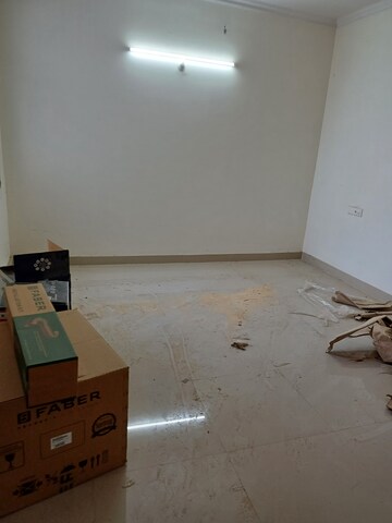 Furnished Amenities in 3 BHK Apartment at Wazirganj – for Rent