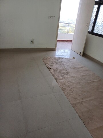 Room in 3 BHK Apartment at Wazirganj – for Rent