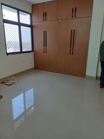 Furnished Amenities in 3 BHK Apartment at Wazirganj – for Rent