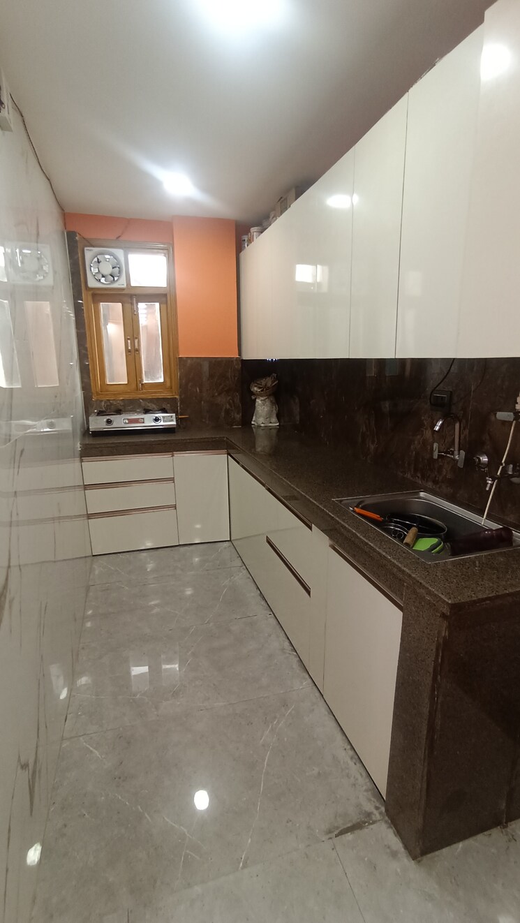 Kitchen, govindpuri 3.5 Bedroom 110 Sq.Yd. Builder Floor In Govindpuri Delhi 7959398