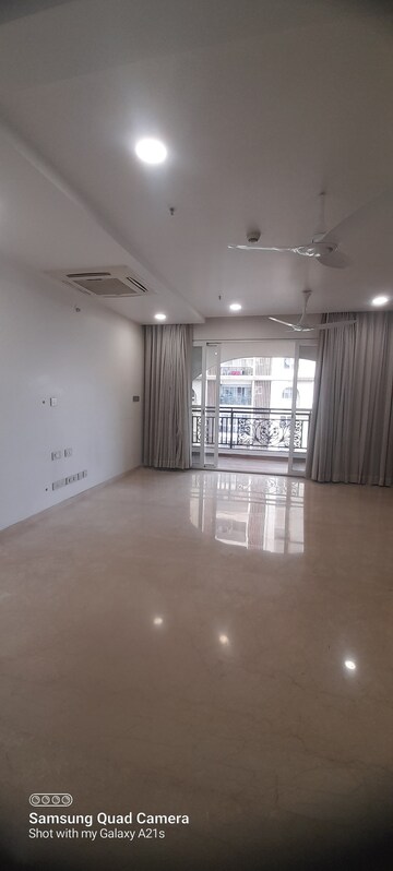 Room in 3 BHK Apartment at My Home Bhooja, Hi Tech City – for Rent