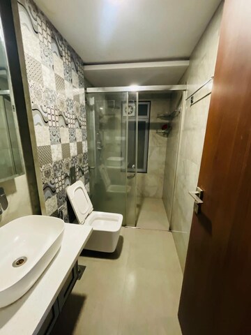 Master Bedroom in 4 BHK Apartment at Vile Parle West – for Rent