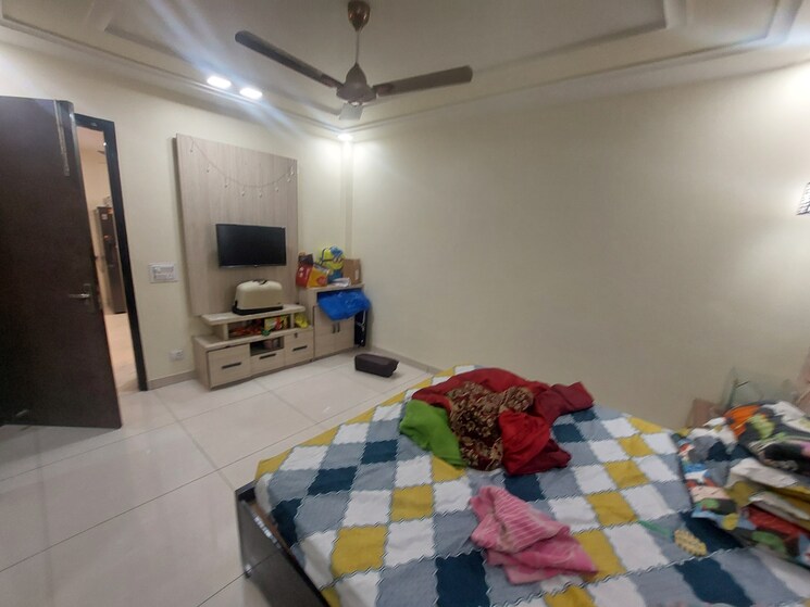 Bedroom, gujranwala town 4 Bedroom 300 Sq.Yd. Builder Floor In Gujranwala Town Delhi 7959557